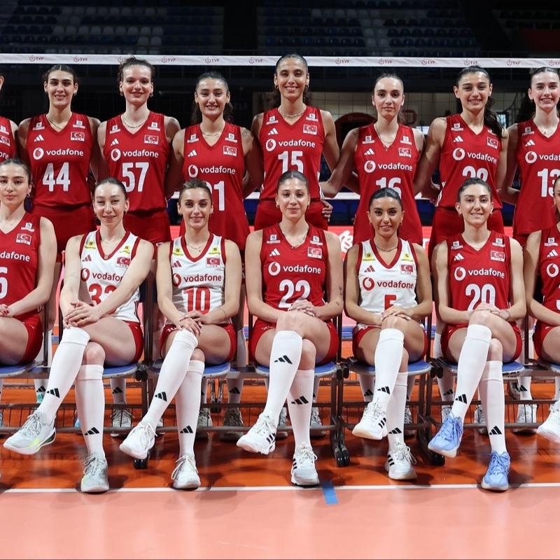 A Milli Kad�n Voleybol Tak�m�, Polonya'y� ma�lup etti