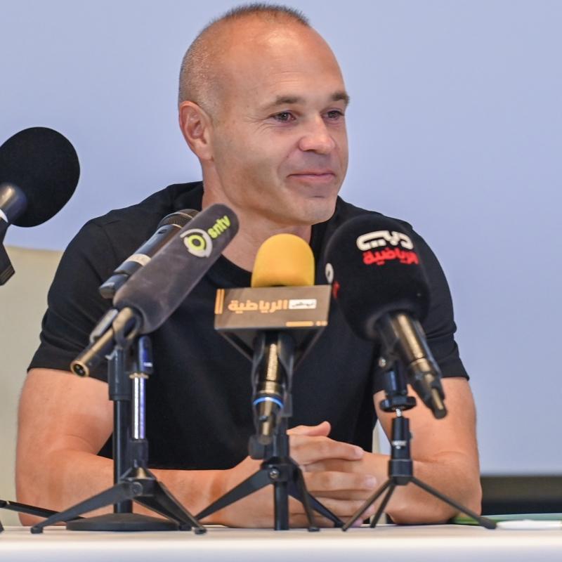 Andres Iniesta imzay� at�yor