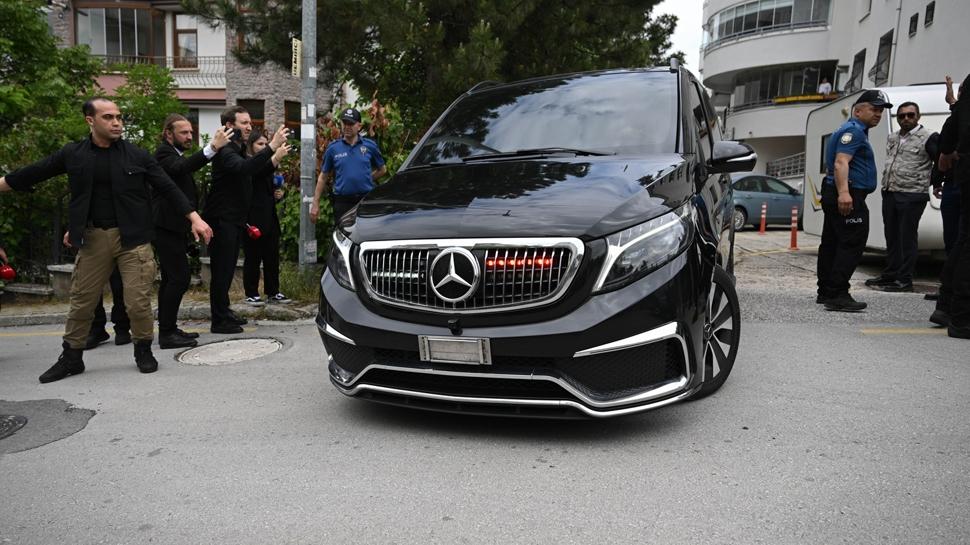Mutlak butlan kararı sonrası ilk görüntü: Kılıçdaroğlu evinden ayrıldı