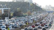 Yo�unluk y�zde 65'e ula�t�! Bayram tatili �ncesi �stanbul'da trafik kilit