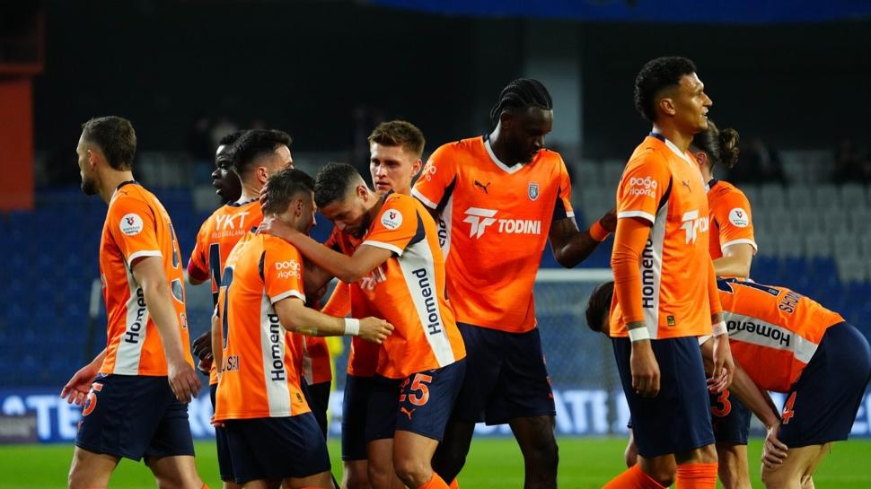 Trabzonspor kupayı kazandı! Başakşehir Avrupa vizesi aldı