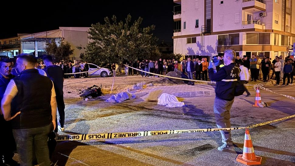 Antalya'da y�rek yakan kaza! Ac� haberi alanlar olay yerine ko�tu: 2 �l�...