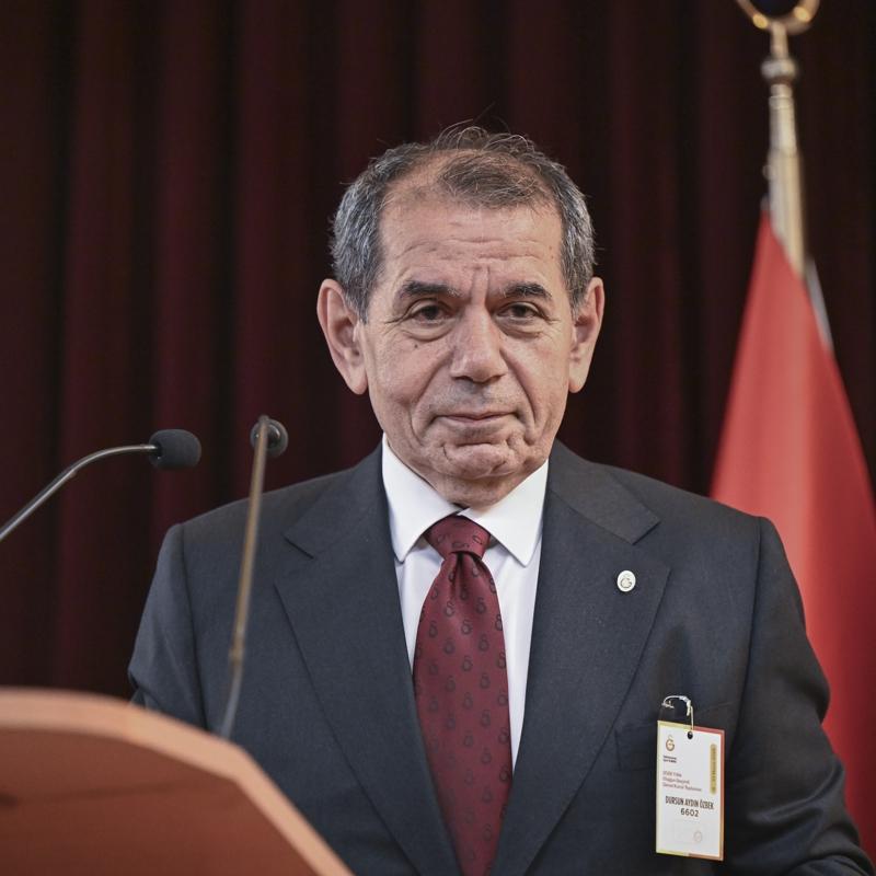 Bakan Bak, Dursun �zbek'i tebrik etti