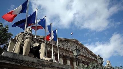 Fransa'da �slamofobik sans�r: �M�sl�manlar�n y�ll�k bulu�mas�� yasakland�