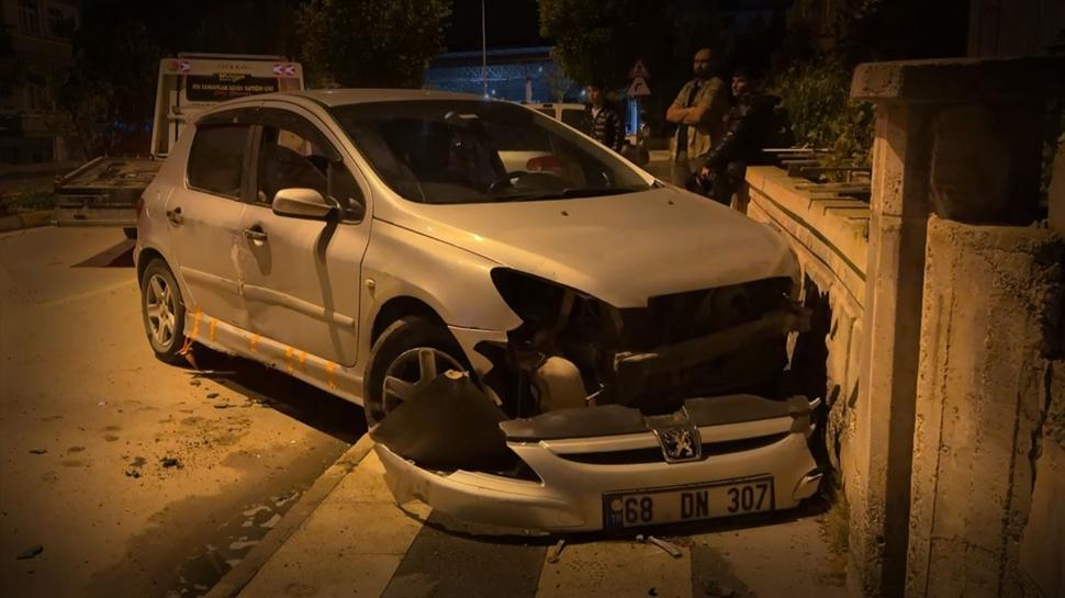 2.02 promille duvara çarptı: Aday sürücünün ehliyeti 