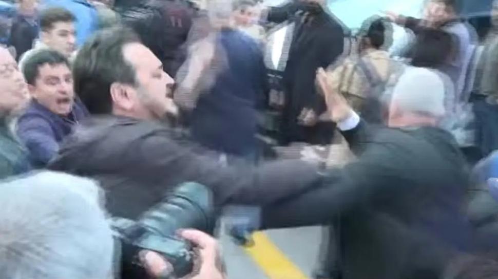 CHP Genel Merkezi'nde ortalık karıştı! Tekme tokatlı kavga