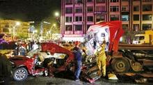 Bayram yolunda katliam gibi kaza! Ayn� aileden 5 �l�