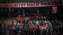 CHP Genel Merkezi'ndeki olaylara soru�turma: Vatanda��n �zerine araba s�ren de listede