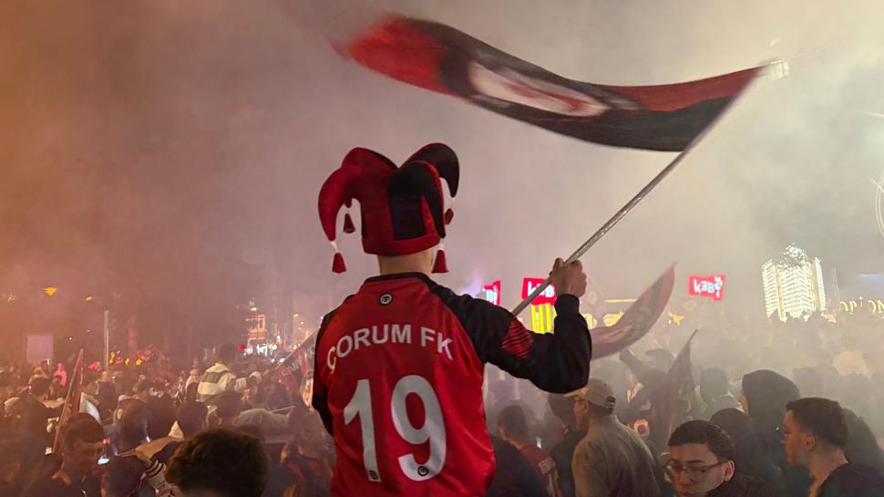 Çorum'da Süper Lig coşkusu! Sokaklar kırmızı siyaha büründü