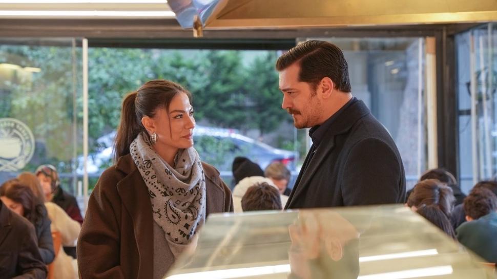 Demet Özdemir Eşref Rüya'daki arkadaşı Ceren Benderlioğlu'nu sildi! Sosyal medya yıkıldı