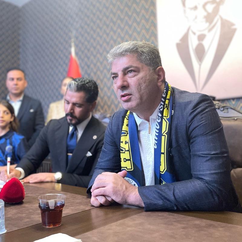 Hakan Safi'den Aziz Y�ld�r�m g�ndermesi! 'De�i�meyen tek �ey de�i�imdir...'