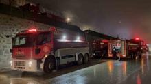 Gaziantep'te korku dolu saatler: Mobilya fabrikas� k�le d�nd�