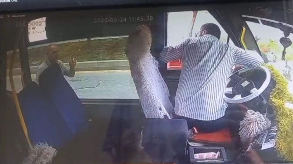 Trafikte �ld�ren tart��ma! Yol verme kavgas� can�ndan etti
