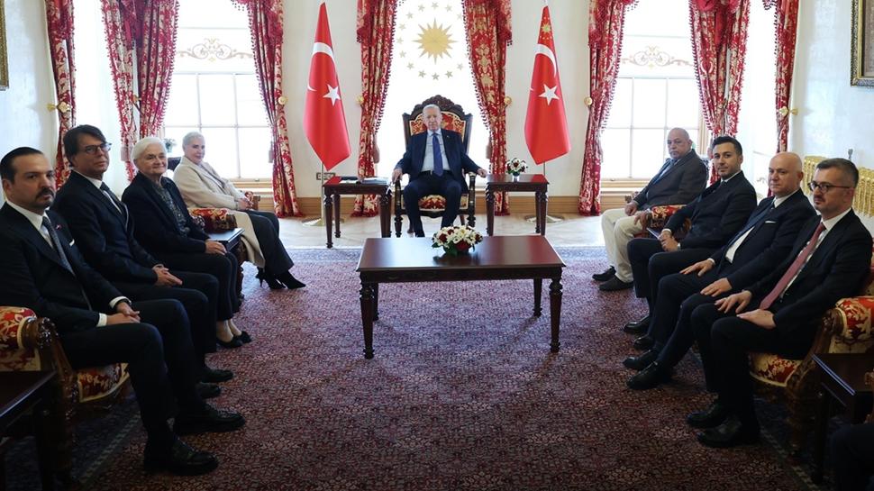 27 May�s darbesinin y�ld�n�m�nde anlaml� kabul! Ba�kan Erdo�an, Menderes'in ailesiyle bir araya geldi