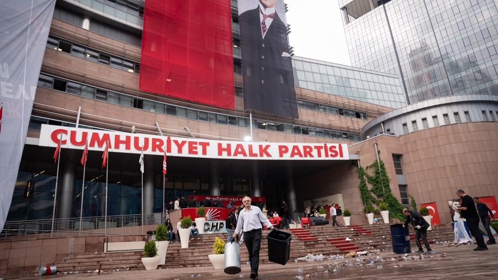 CHP'de bayram temizliği