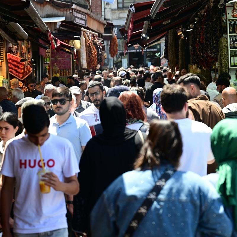 �stanbul'da bayram havas�! �ar��, pazar doldu ta�t�