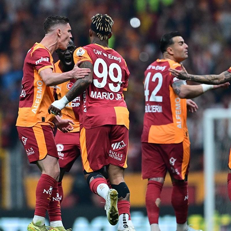 Galatasaray'da s�rpriz ayr�l�k! Bunu kimse beklemiyordu...