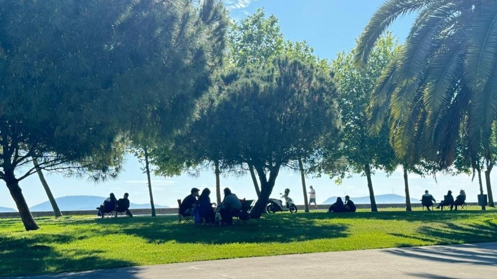 İstanbul'da bayramın ilk günü sahiller ve millet bahçeleri doldu taştı