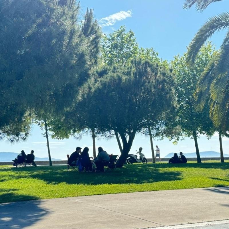 �stanbul'da bayram�n ilk g�n� sahiller ve millet bah�eleri doldu ta�t�