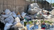 CHP'li belediyeye ��plerin aras�ndan seslendiler! Bari bayramda temizleyin