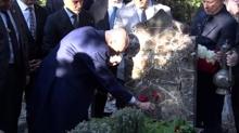 MHP'de bayram gelenegi bozulmad�: Bah�eli'den T�rke�'in kabrine ziyaret
