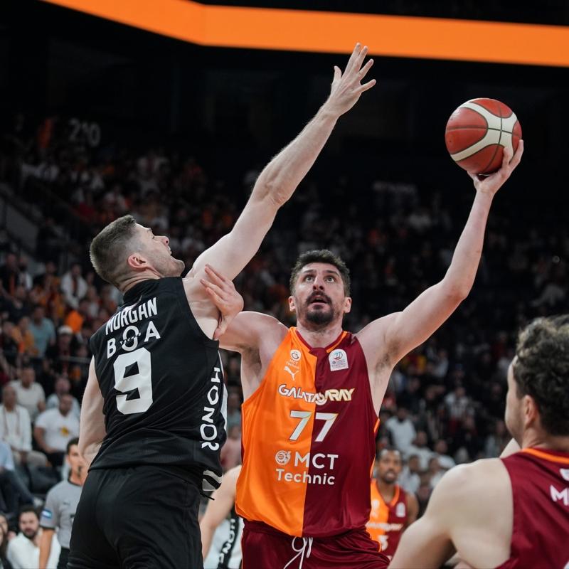Derbi serisinde Galatasaray, durumu e�itledi