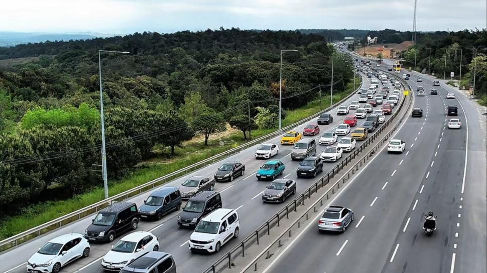 Megakentte yollar boş kaldı: Bayram dönüşü tek yoğunluk Arnavutköy'de