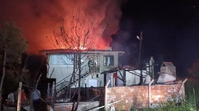 Kastamonu'da iki katl� evde korkutan yang�n