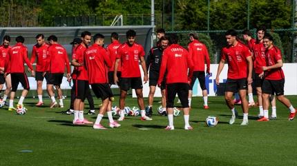 A Mili Tak�m, 2 g�nl�k izin sonras� yeniden top ba�� yapt�