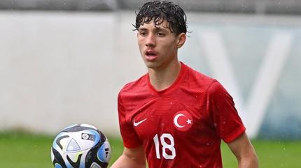Vatan �zcan'dan A Milli Tak�m mesaj�!  De�i�mez sol bek olmak istiyorum 