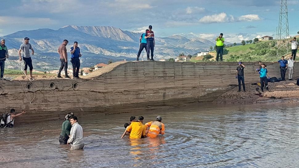Adıyaman'da acı haber: Serinlemek için girdikleri gölette boğuldular