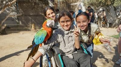 Gazze'de h�z�nl� bayram: �ocuklar y�k�m�n ortas�nda hayvanat bah�esinde teselli arad�