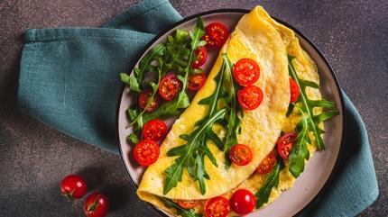 ��i pi�iyor, d��� k�zar�yor: Kahvalt�l�k omlet tarifi