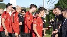 A Milliler bas�n mensuplar�yla bayramla�t�