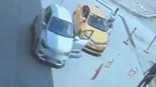 Tart��t��� taksiciyi takip edip b��aklad�: O anlar kamerada