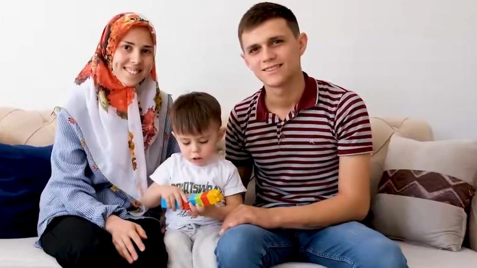 Bakan Kurum paylaştı! Depremzede ailenin bayram mutluluğu