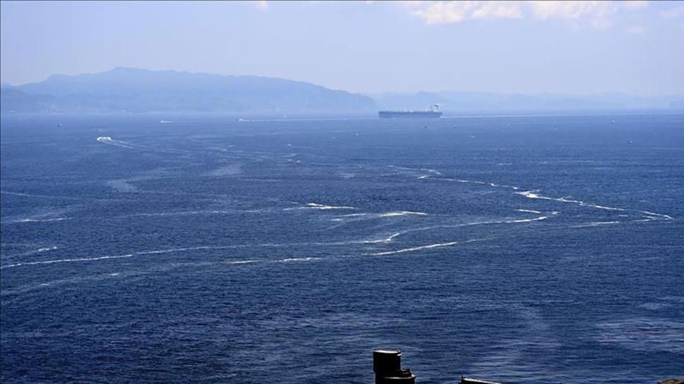 Hürmüz Boğazı'nda İran ambargosu: Tahran küresel petrol trafiğine el koydu