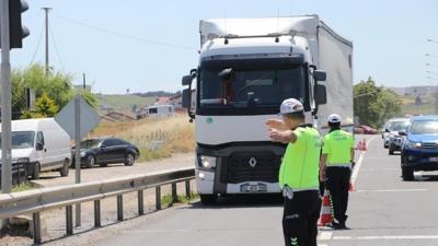 Tekirda�'da bayram trafi�i nedeniyle a��r tonajl� ara�lar i�in �stanbul y�n� k�s�tlamas�