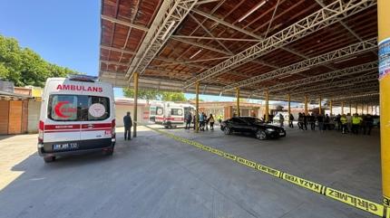 Ayd�n'da park halindeki otomobile silahl� sald�r�: �l� ve yaral� var