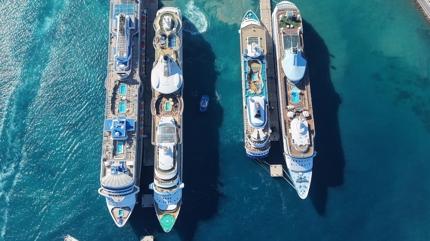 Ku�adas�'na 4 kruvaziyerle 9 bini a�k�n turist geldi