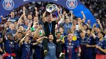 PSG, �ampiyonlar Ligi kupas�n� kald�rd�