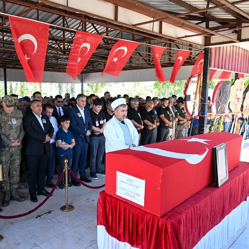 Trafik kazas�nda hayat�n� kaybetmi�ti! �ehit polis son yolculu�una u�urland�