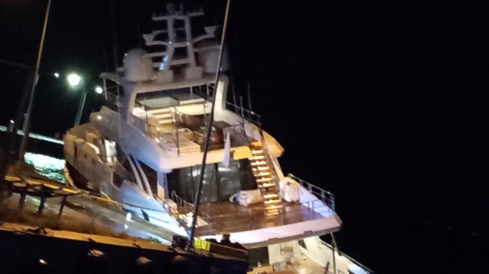 Sinop'ta lüks yat yan yattı: 6 mürettebat kurtarıldı
