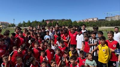 Cengiz �nder Bal�kesir'de gen�lerle bulu�tu