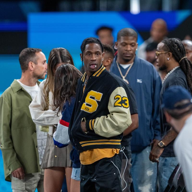 1 saat ge� ��k�p, sahnede sadece 20 dakika kald�: Travis Scott'un konserine tepki ya�d�!