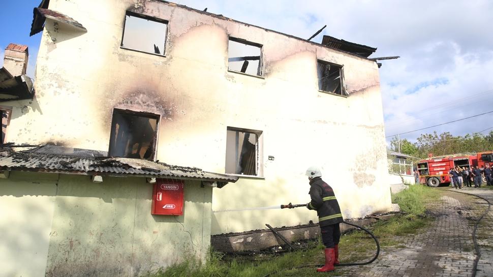 Kastamonu'da korkutan yangın: Bir asırlık cami kül oldu