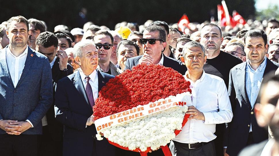 �zg�r �zel'den An�tkabir'de provokasyon! �elenge korsan yaz�
