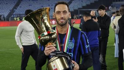 Ve transfer resmen bitti! Hakan �alhano�lu duyuruldu