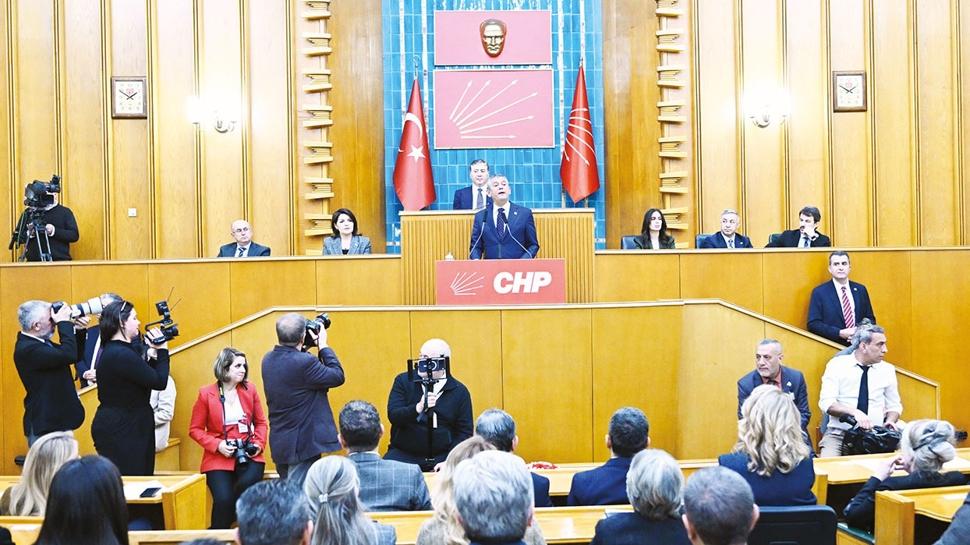Grubu Özgür Özel topluyor