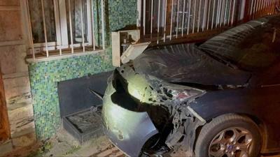 Bursa'da korku dolu anlar! Doğalgaz kutusuna çarpan araç paniğe neden oldu